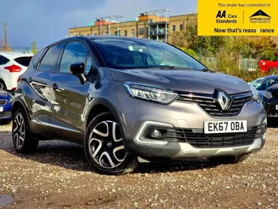 Usado Renault Captur Dynamique 120 HP (88 kW) 2017 Cinzento SUV