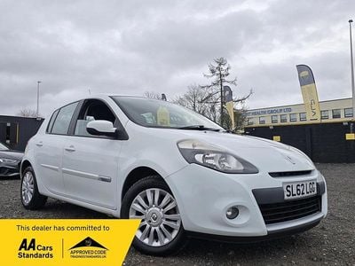Used Renault Clio IV Expression+ 74 HP (54 kW) 2012 White Hatchback