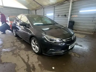Second-hand Vauxhall Astra SRi 136 CP (100 kW) 2016 Negru Hatchback