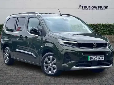 Used Vauxhall Combo Ultimate 100 kW (136 HP) 2025 Green MPV