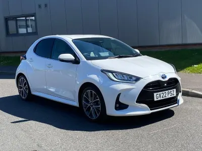 Used Toyota Yaris 116 HP (85 kW) 2022 White Hatchback