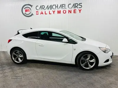 Used Vauxhall Astra GTC SRi 2013 White Hatchback