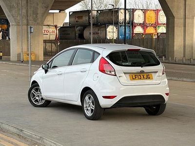 Used Ford Fiesta Zetec 2013 White Hatchback