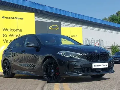Begagnad BMW 118 M Sport 140 HK (102 kW) 2020 Svart Halvkombi