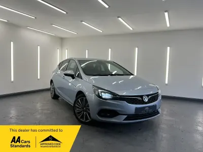 Begagnad Vauxhall Astra SRi 2019 Silver Halvkombi