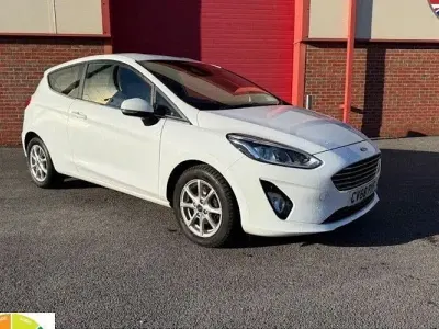 Begagnad Ford Fiesta Zetec 101 HK (74 kW) 2018 Vit Halvkombi