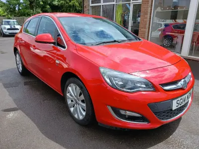 Used Vauxhall Astra Elite 115 HP (84 kW) 2014 Red Hatchback