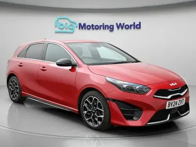 Usado Kia Ceed GT-Line 158 HP (116 kW) 2024 Vermelho Citadino