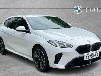 Begagnad BMW 120 M Sport 168 HK (123 kW) 2025 Vit Halvkombi