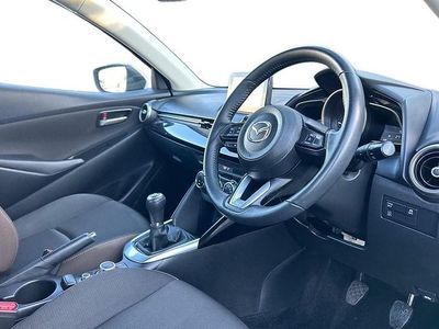 Używany Mazda 2 75 KM (55 kW) 2022 Biały Hatchback