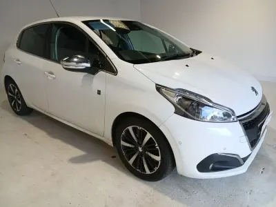 Used Peugeot 208 S 82 HP (60 kW) 2018 White Hatchback