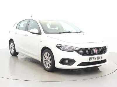 Begagnad Fiat Tipo Easy Plus 95 HK (69 kW) 2019 Vit Halvkombi