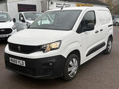 White Used 2019 Peugeot Partner MPV | £7,975 (Fair price)