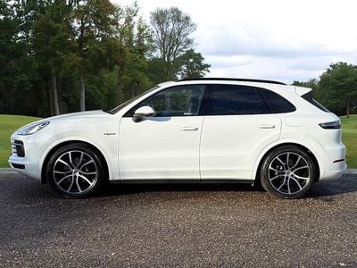 Used Porsche Cayenne 462 HP (339 kW) 2021 White SUV