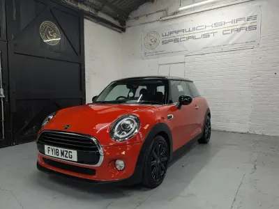 Używany Mini Cooper Hatch 2018 Pomarańczowy Hatchback