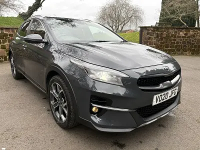 Usado Kia XCeed 140 HP (102 kW) 2020 Cinzento SUV
