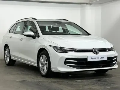 Used VW Golf VIII Life 113 HP (83 kW) 2024 White Estate
