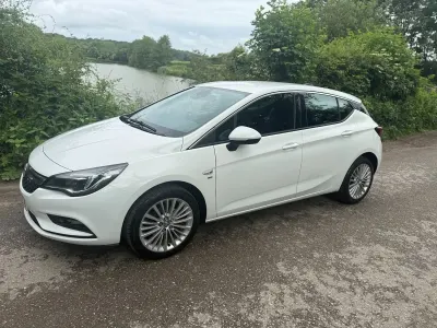Used Vauxhall Astra SRi 2016 White Hatchback