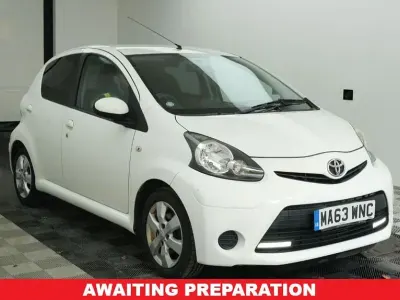 Used Toyota Aygo 67 HP (49 kW) 2013 White Hatchback
