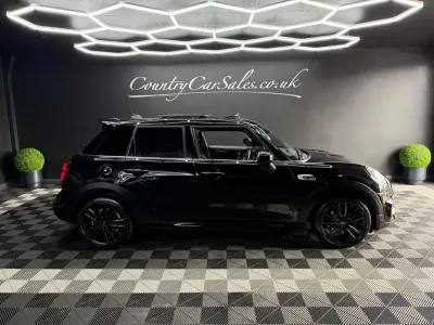 Begagnad Mini Cooper S Hatch 192 HK (141 kW) 2019 Svart Halvkombi