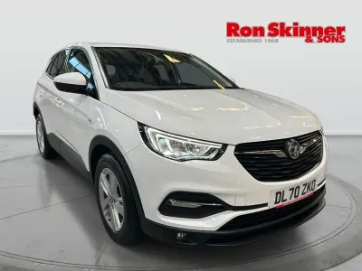 Used Vauxhall Grandland X Business Edition 130 HP (95 kW) 2021 White SUV