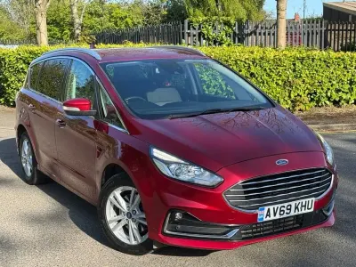 Używany Ford S-MAX Titanium 150 KM (110 kW) 2019 Czerwony Minivan