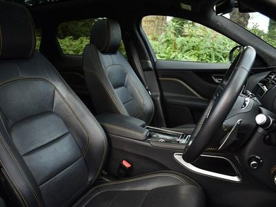 Used Jaguar F-Pace 300 HP (220 kW) 2019 White SUV