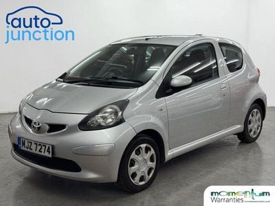 Begagnad Toyota Aygo 67 HK (49 kW) 2007 Silver Halvkombi