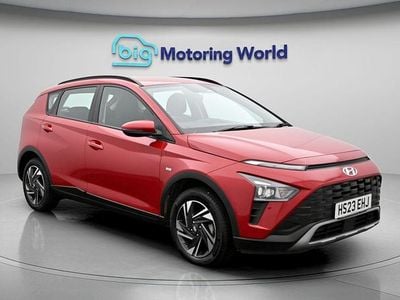 Begagnad Hyundai Bayon SE 101 HK (74 kW) 2023 Röd SUV