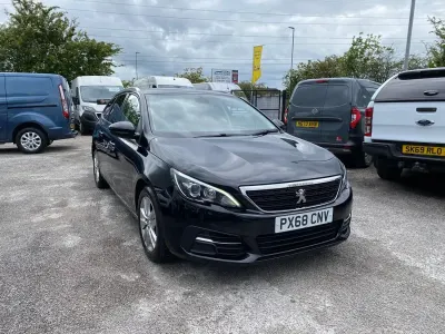 Usado Peugeot 308 Active 2018 Negro Familiar