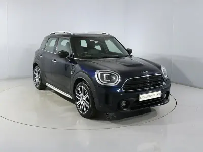 Begagnad Mini Cooper Exclusive 2023 Blå Halvkombi