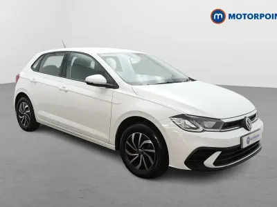 Begagnad VW Polo Life 2024 Vit Halvkombi