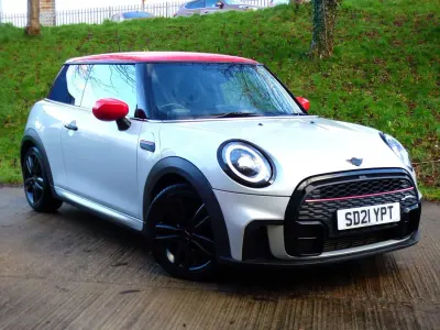 Begagnad Mini Cooper Hatch 136 HK (100 kW) 2021 Silver Halvkombi