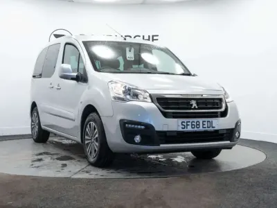 Gebraucht Peugeot Partner Tepee Allure 100 PS (73 kW) 2018 Silber Van / Kleinbus