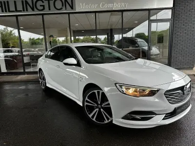 Used Vauxhall Insignia SRi 170 HP (125 kW) 2018 White Hatchback