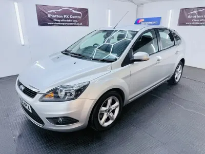 Begagnad Ford Focus Zetec 100 HK (73 kW) 2008 Silver Halvkombi