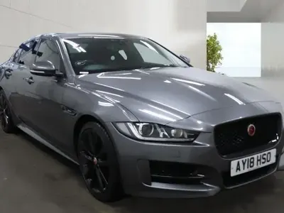 Używany Jaguar XE Ingenium 200 KM (147 kW) 2018 Szary Sedan/Limuzyna
