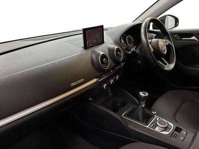 Begagnad Audi A3 Design 150 HK (110 kW) 2018 Svart Sedan