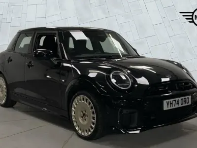 Używany Mini Cooper Hatch 154 KM (113 kW) 2024 Czarny Hatchback