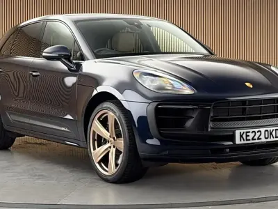 Used Porsche Macan 440 HP (323 kW) 2022 Night blue SUV