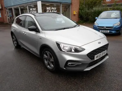 Begagnad Ford Focus Active 2019 Silver Halvkombi