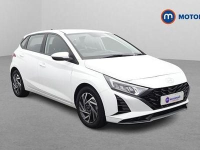 Used Hyundai i20 Advanced 101 HP (74 kW) 2024 White Hatchback
