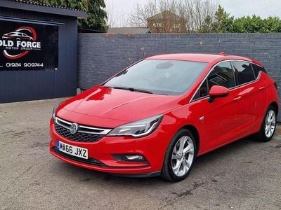 Used Vauxhall Astra SRi 136 HP (100 kW) 2016 Red Hatchback