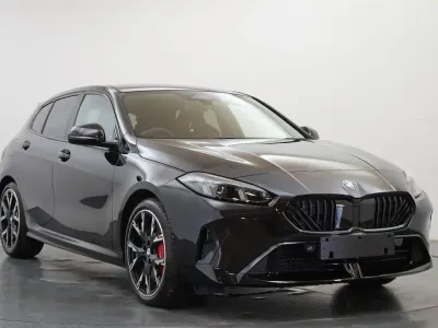 Usado BMW 120 M Sport 168 CV (123 kW) 2026 Negro Utilitario