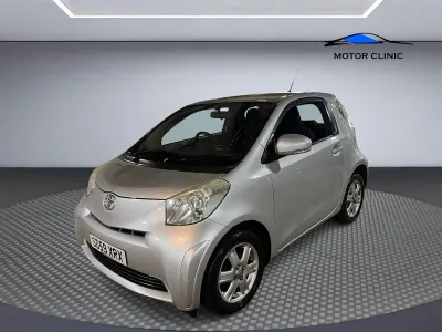 Used Toyota iQ 68 HP (50 kW) 2009 Silver Hatchback