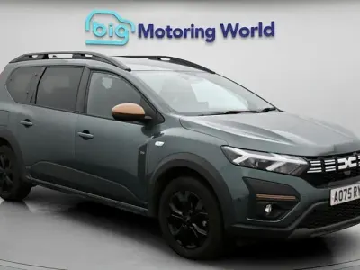 Used Dacia Jogger Extreme 141 HP (103 kW) 2025 Green MPV