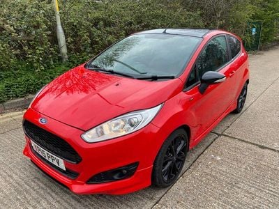 Used Ford Fiesta Zetec 2015 Red Hatchback