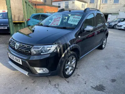 Używany Dacia Sandero Ambiance 90 KM (66 kW) 2016 Czarny Hatchback