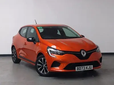 Used Renault Clio Evolution 90 HP (66 kW) 2023 Orange Hatchback