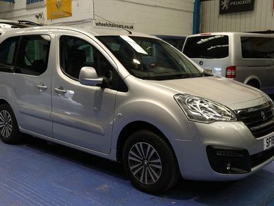 Gebraucht Peugeot Partner Tepee Active 98 PS (72 kW) 2018 Silber Van / Kleinbus